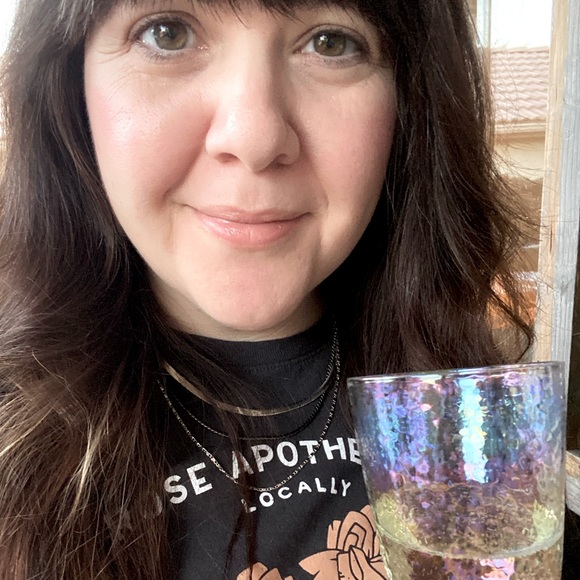 Meet Your Posher, Amber! - Picture 1 of 1